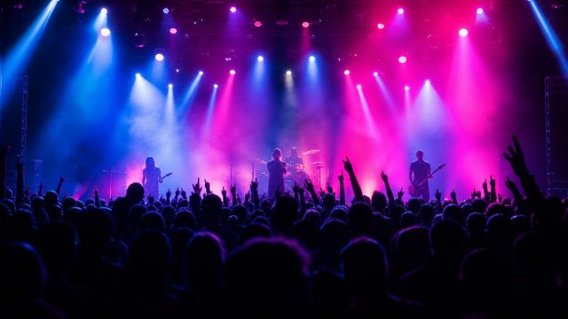 人気アーティストの全国ツアー追加公演が決定